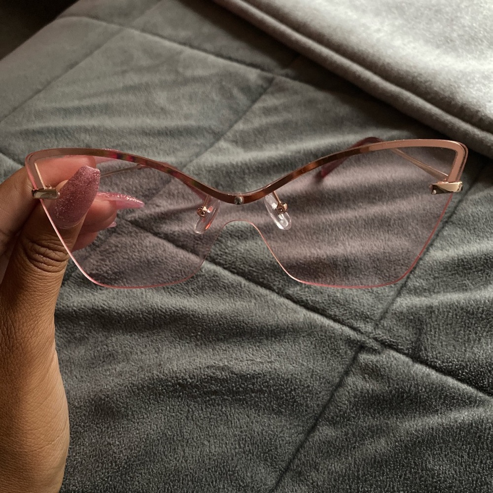 Cat eye sunglasses